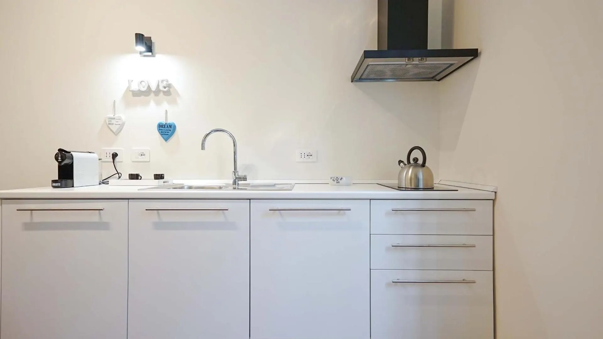 Crescenzio Elegant Apartment Rome Italy