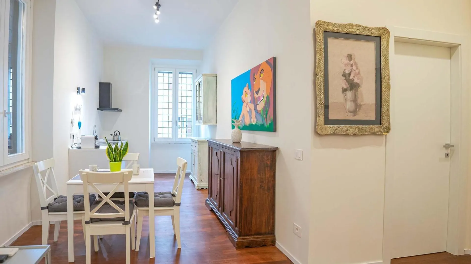 Crescenzio Elegant Apartment Rome Italy