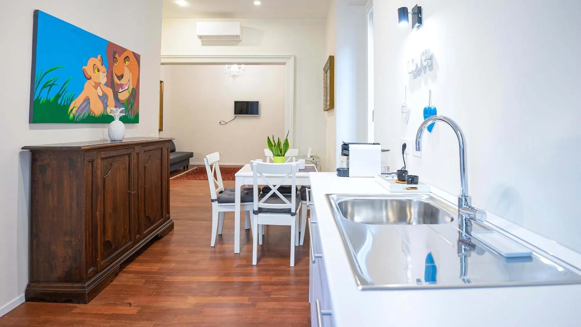 Crescenzio Elegant Apartment Rome Italy