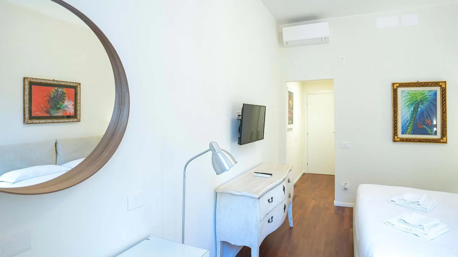 Crescenzio Elegant Apartment Rome Italy